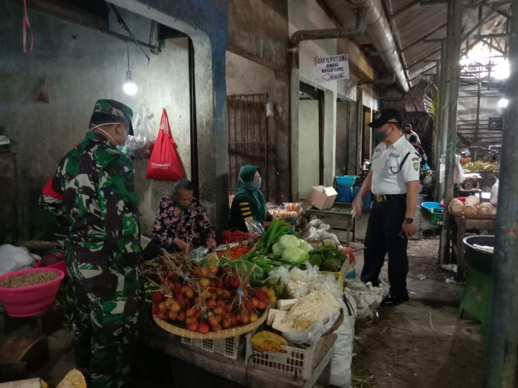 Pasar Harjodaksino Jadi Incaran PPKM Mikro Babinsa Danukusuman
