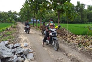 Bersama Kades, Satgas TMMD 110 Bojonegoro Cek Kondisi Jalan