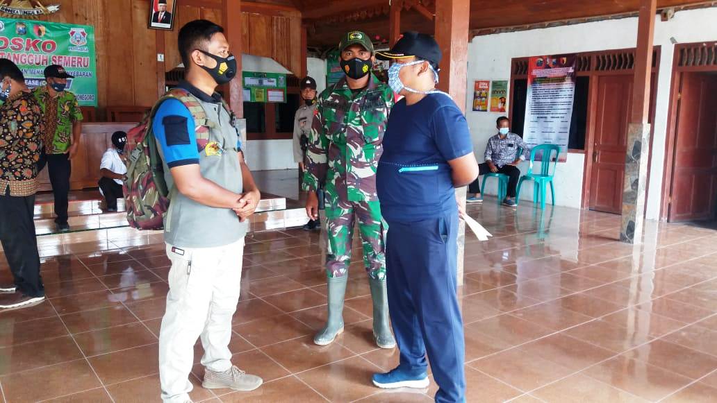 Tak Kendor, Tim Penerangan Kodim Terus Meliput Kegiatan TMMD 110 Tambakrejo Bojonegoro