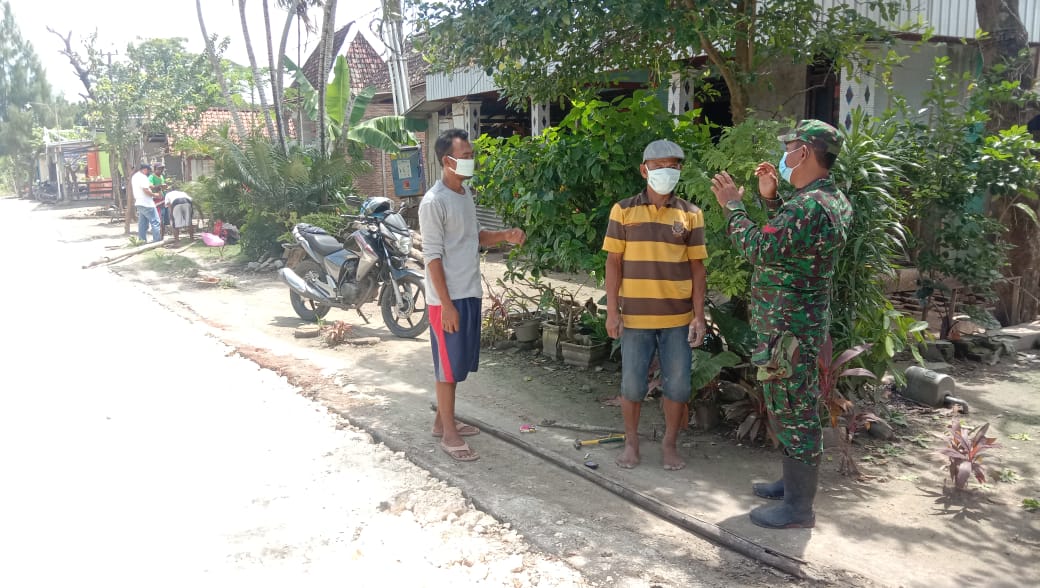 Di Lokasi TMMD 110 Tambakrejo, Prajurit TNI Imbau Warga Patuhi Protokol Kesehatan
