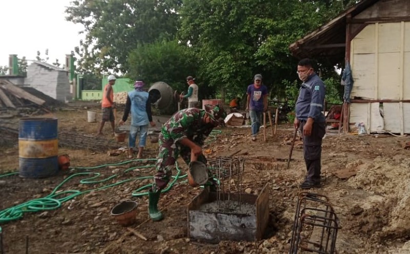 TMMD 110 Bojonegoro, Satgas Gali Lobang Untuk Pondasi
