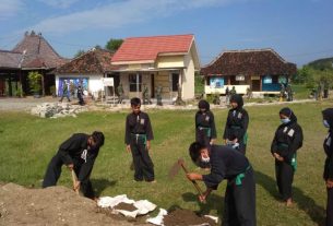 TMMD 110 Bojonegoro, Pendekar Tambakrejo Kerja Bakti Bareng TNI