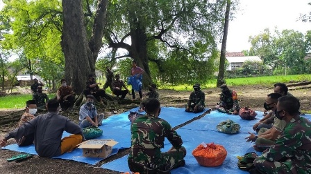Lestarikan Budaya, Satgas TMMD 110 Bojonegoro Ikuti Tradisi Sedekah Bumi Nglambangan