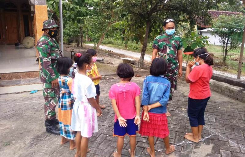 Satgas TMMD 110 Bojonegoro Melakukan Komsos Bersama Anak-anak Jatimulyo