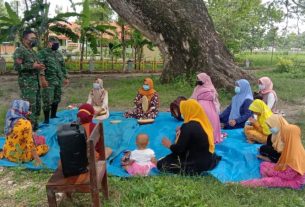 Dua Personel Satgas TMMD 110 Kodim Bojonegoro Berikan Pelatihan Hadroh Kepada Warga Desa Jatimulyo