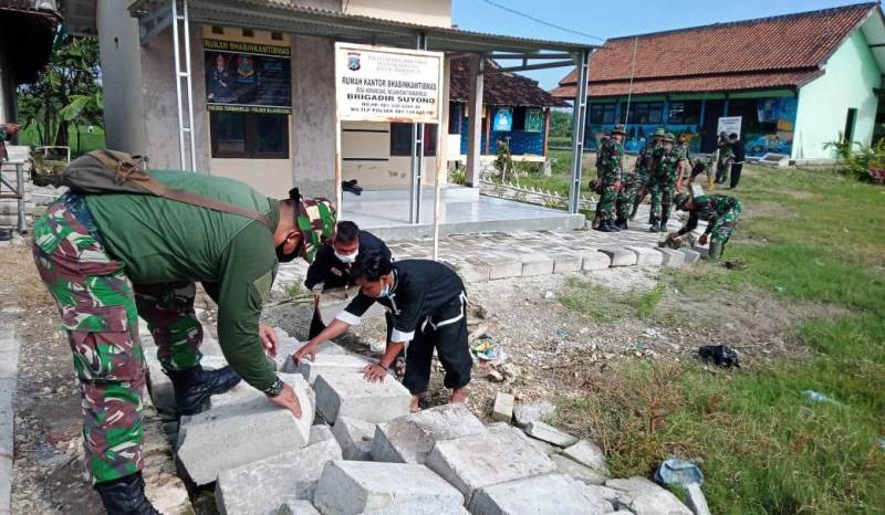 Dukung TMMD 110 Bojonegoro, Siswa IKSPI-Kera Sakti Turut Kerja Bakti