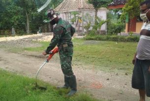 Satgas TMMD 110 Bojonegoro Bersihkan Gedung Sekolah