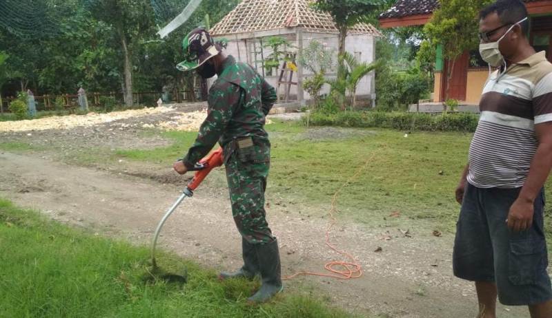 Satgas TMMD 110 Bojonegoro Bersihkan Gedung Sekolah