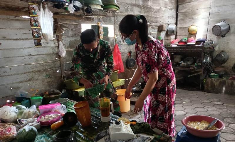 Satgas TMMD 110 Bojonegoro Praktik Racik Jamu Tradisional