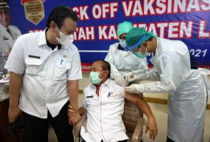 Pejabat eselon II dan ASN Lamsel Jalani Vaksinasi Tahap Pertama