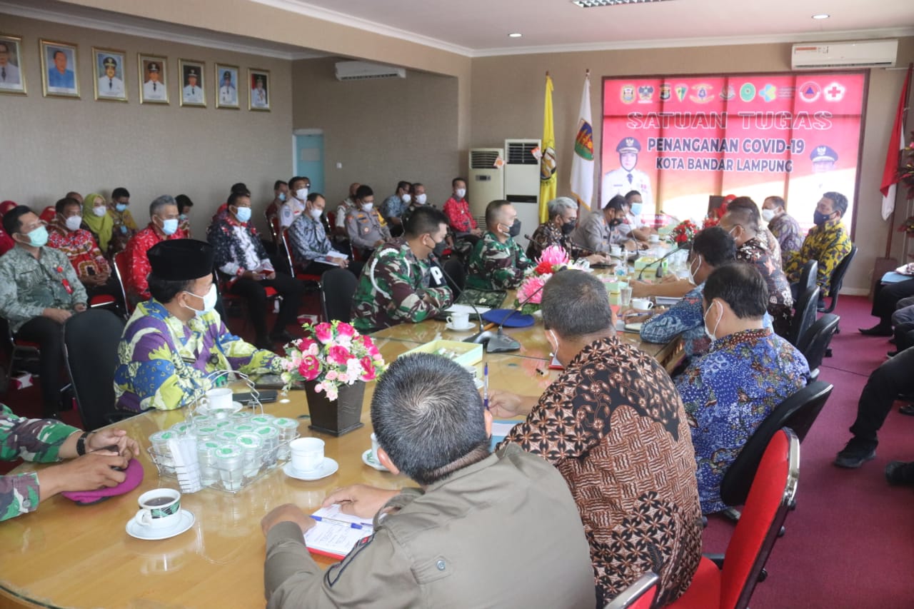 Kolonel Inf Romas Herlandes Menghadiri rapat evaluasi penanganan Covid-19