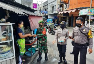 Sinergitas TNI Polri Wilayah Kecamatan Serengan Terapkan Edukasi PPKM