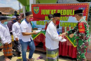 Komandan Kodim 0410/KBL Menghadiri kegiatan Jum’at peduli