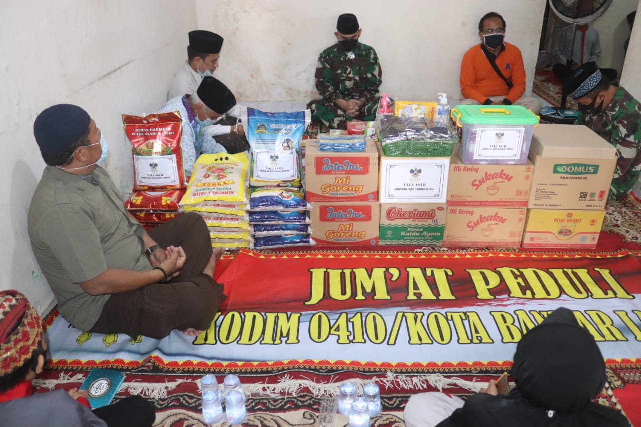 Kolonel Inf Romas Herlandes mengunjungi Panti Asuhan Kasih Ibu