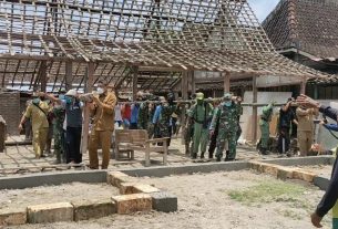 Ungkapan Surati, Saat Rumahnya Dibongkar TNI Bojonegoro Dan Masyarakat