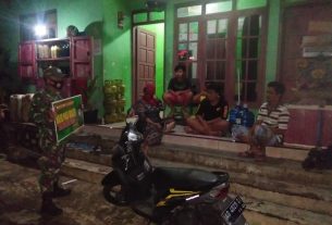 Koramil 17/Sidoharjo Gelar Patroli Malam Himbau Warga Selalu Jaga Jarak