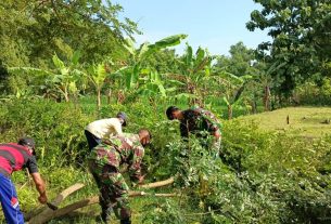 Satgas TMMD 110 Bojonegoro Manfatkan Kayu Disekitar Untuk Pagar