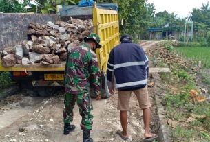 TMMD 110 Bojonegoro, Bahan Baku Batu Untuk Perbaikan Jalan Mulai Didatangkan