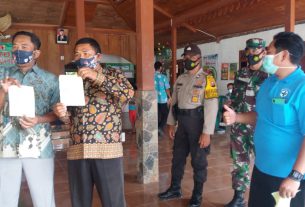 Petugas Medis Intens Lakukan Swab Antigen Diokasi TMMD 110 Bojonegoro