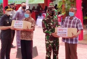 Warga Dua Desa Di Tambakrejo Dapat Bantuan Dari Pangdam V/Brawijaya