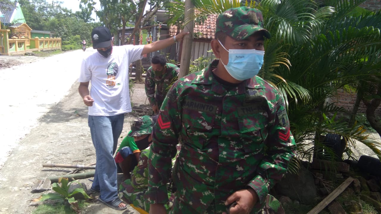 Warga Jatimulyo, Bersama Satgas TMMD 110 Bojonegoro Gelar Aksi Tanam Pohon