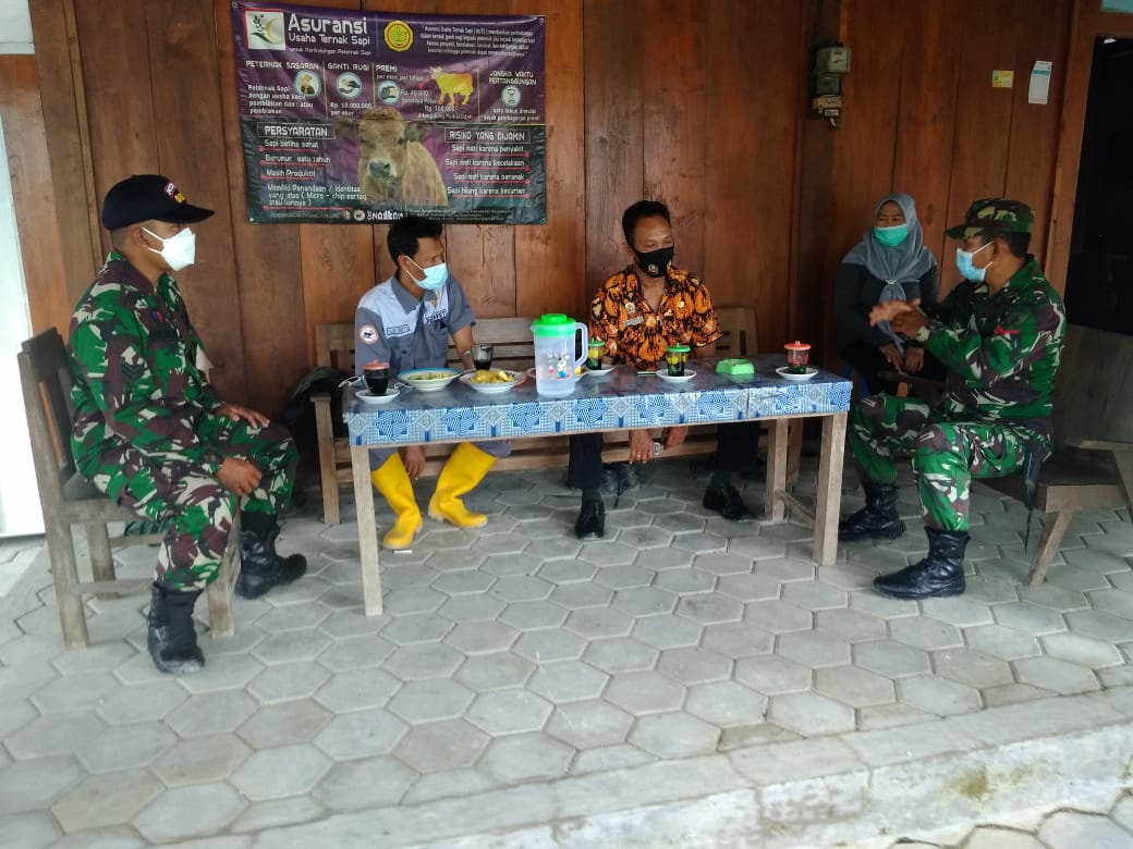 Satgas TMMD 110 Bojonegoro Wawancarai Peternak Sapi Lokal