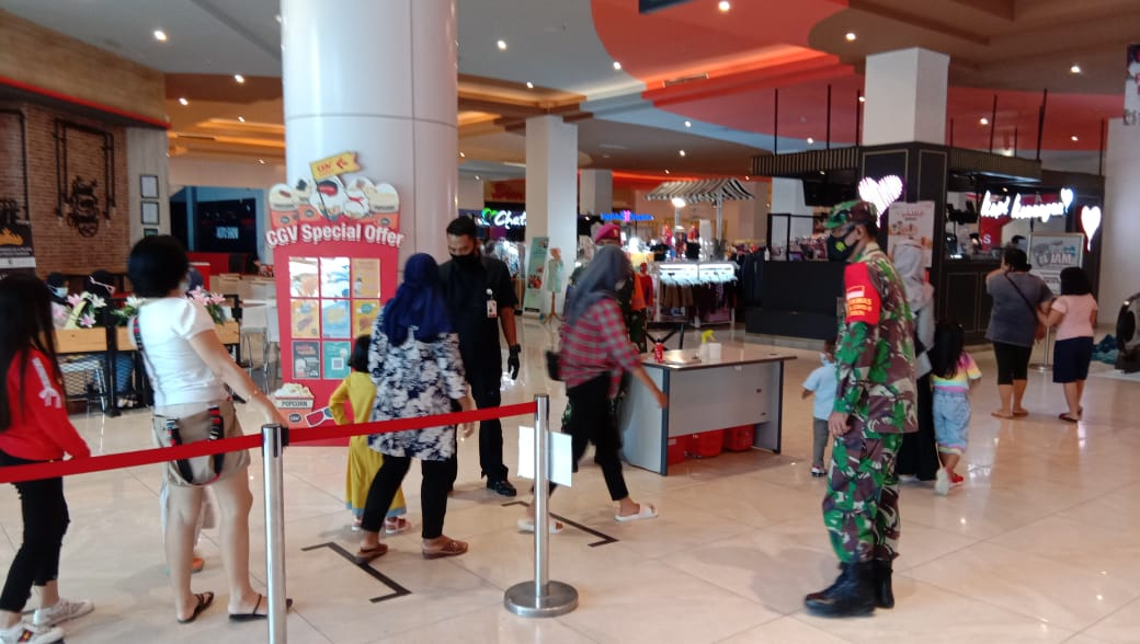Satgas Covid-19 Kodim 0410/KBL Terapkan Prokes di Mall Transmart