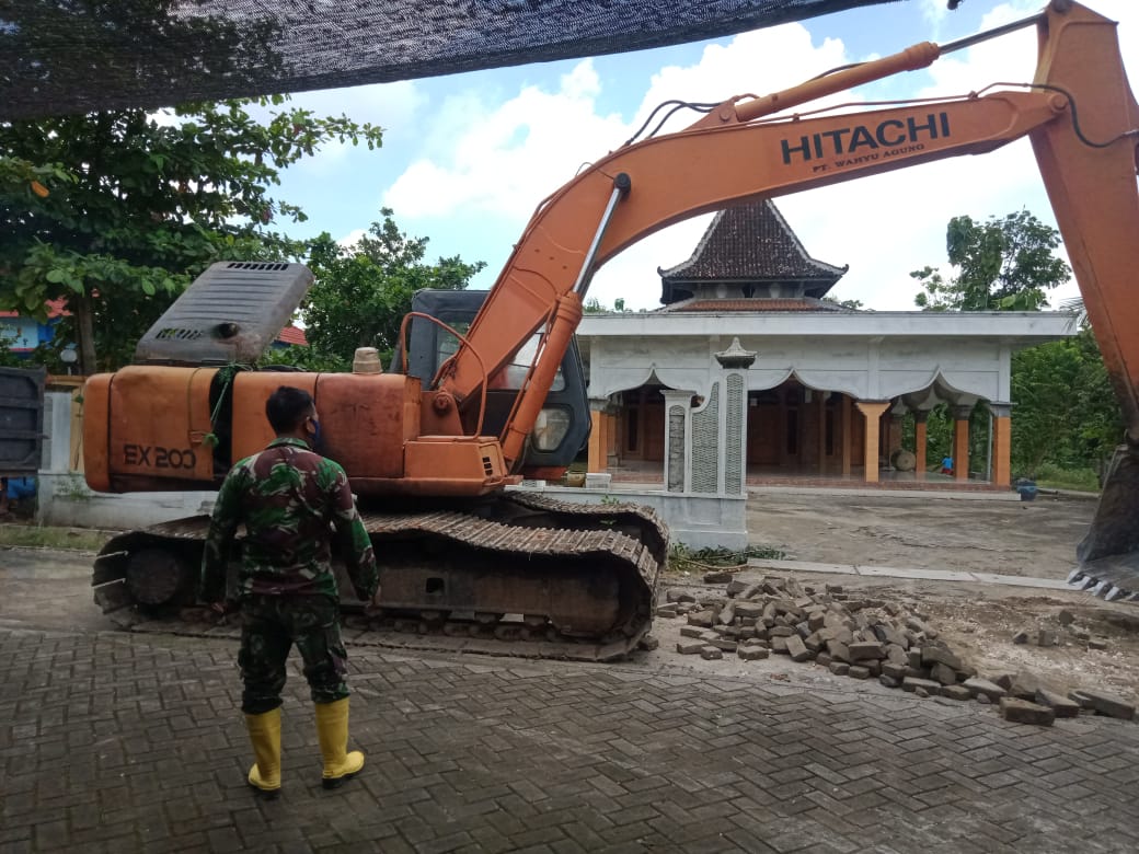 Bakal Diaspal, Paving Ruas Jalan Jatimulyo Tambakrejo Bojonegoro Dikeruk Pakai Eskavator