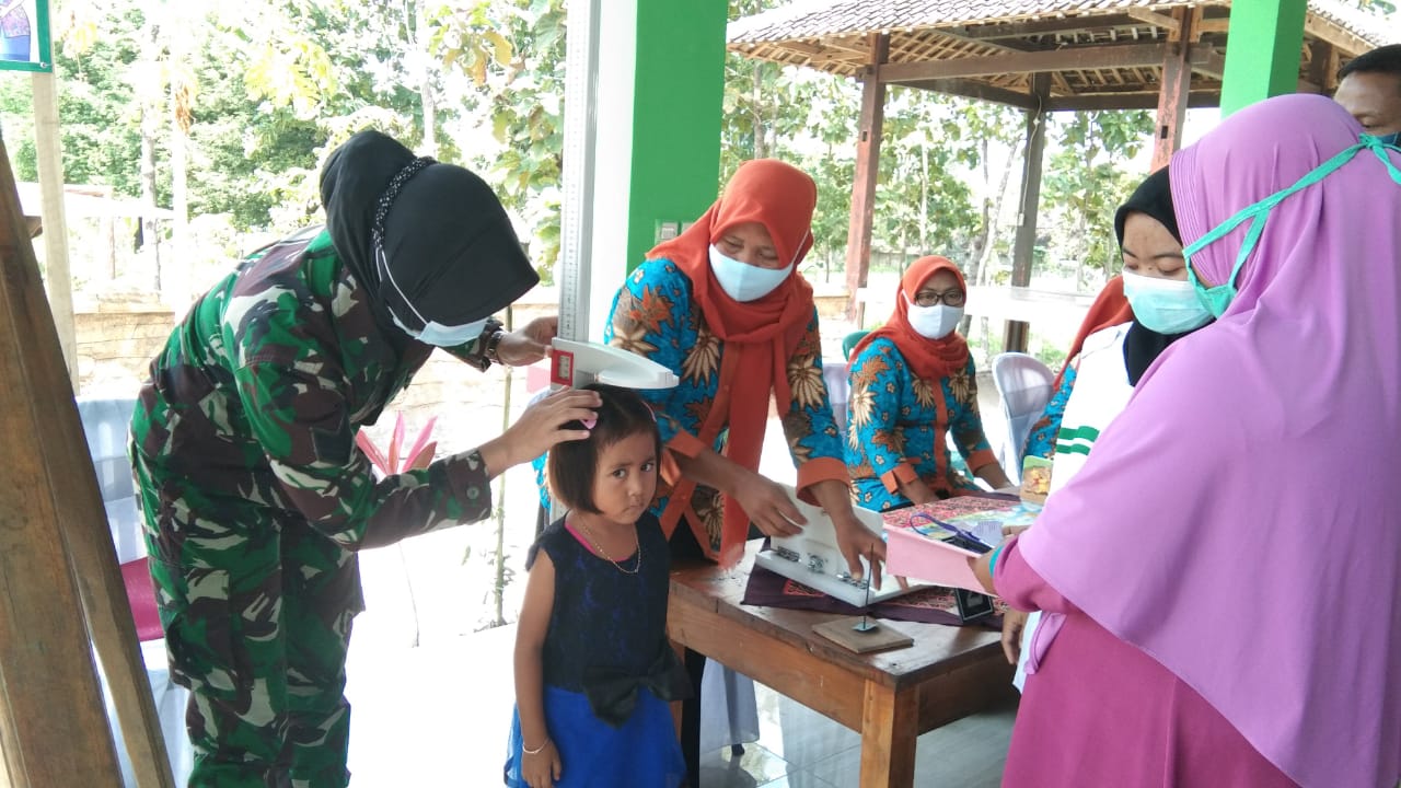 Berikan Penyuluhan Posyandu, Satgas TMMD 110 Gandeng Dinas Kesehatan Bojonegoro