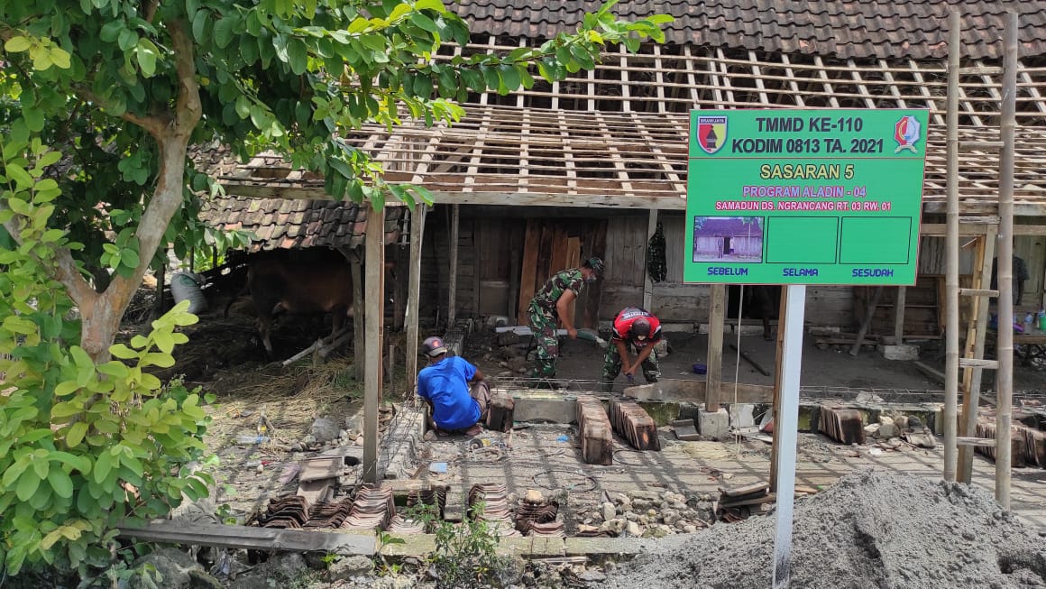 Satgas TMMD 110 Bojonegoro Mulai Rehap Rumah Samadun Warga Desa Ngrancang