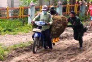 Jalanan Licin, Jadi Tantangan Satgas TMMD 110 Bojonegoro