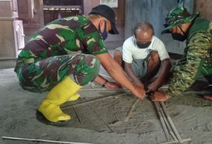 Satgas TMMD 110 Bojonegoro Cekatan Bantu Warga Bikin Kurungan Bambu