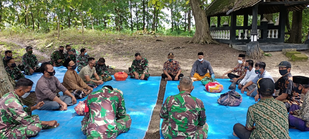 Setahun Sekali, Satgas TMMD 110 Bojonegoro Turut Andil Sedekah Bumi