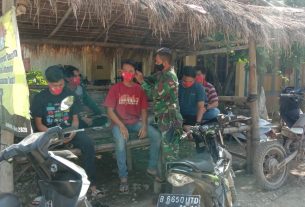 TMMD Bojonegoro, Babinsa Dan Pemuda Jatimulyo Cangkruk Bareng