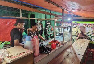 Koramil 02/Nguter dan Polsek Nguter Giat Patroli Himbau Warga Patuhi Prokes 5M Cegah Covid 19