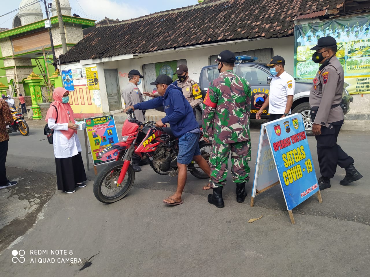 Aparat Gabungan Kec. Baki laksanakan operasi yustisi di depan Masjid Al-Aqso Desa Purbayan