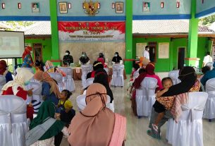 Serka (K) Ayu, Bersama Satgas TMMD Dan Dinkes Bojonegoro Sosialisasikan Prokes