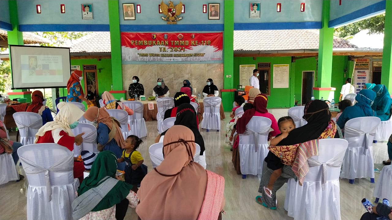 Serka (K) Ayu, Bersama Satgas TMMD Dan Dinkes Bojonegoro Sosialisasikan Prokes