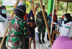 Serka (K) Ayu, Libatkan Diri Dalam Giat Posyandu Dilokasi TMMD Bojonegoro