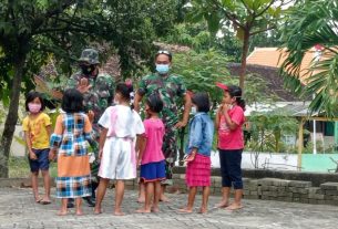 Bisa Bermain Sambil Belajar Bersama Satgas TMMD 110 Bojonegoro, Anak-Anak Bangga