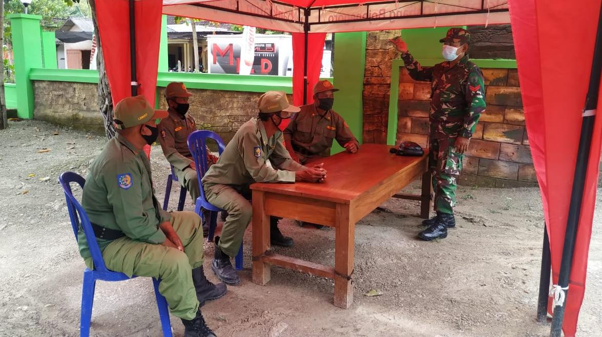 Tegakan Disiplin Prokes, Satgas TMMD Kodim Bojonegoro Koordinasi Bersama Linmas Desa Jatimulyo