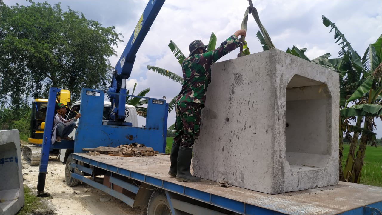 Pengerjaan Gorong-Gorong, Box Culvert Didatangkan Dilokasi TMMD Kodim Bojonegoro