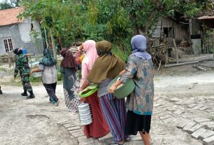 Makan Siang Dari Warga, Bentuk Dukungan Terhadap TMMD 110 Bojonegoro