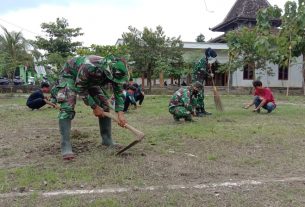 Satgas TMMD Kodim Bojonegoro Bersama Karang Taruna Jatimulyo Buat Lapangan Voli