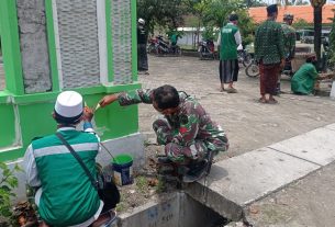 Satgas TMMD Kodim Bojonegoro Percantik Masjid Desa Jatimulyo