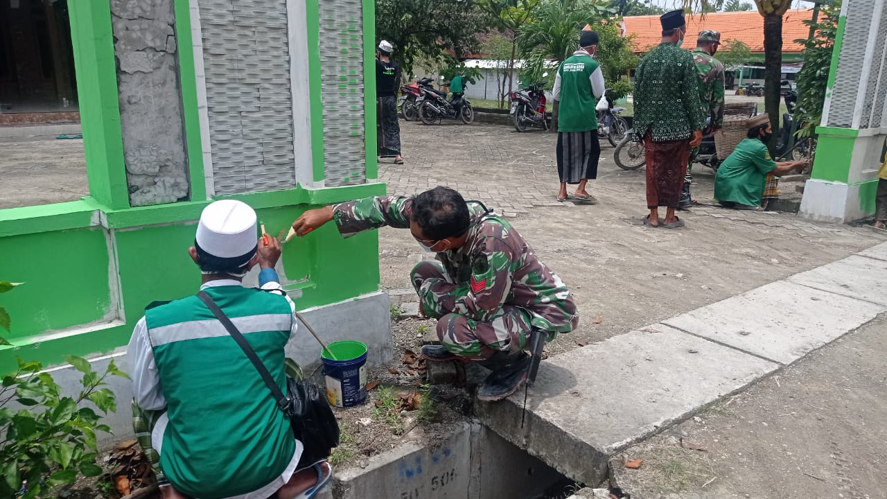 Satgas TMMD Kodim Bojonegoro Percantik Masjid Desa Jatimulyo