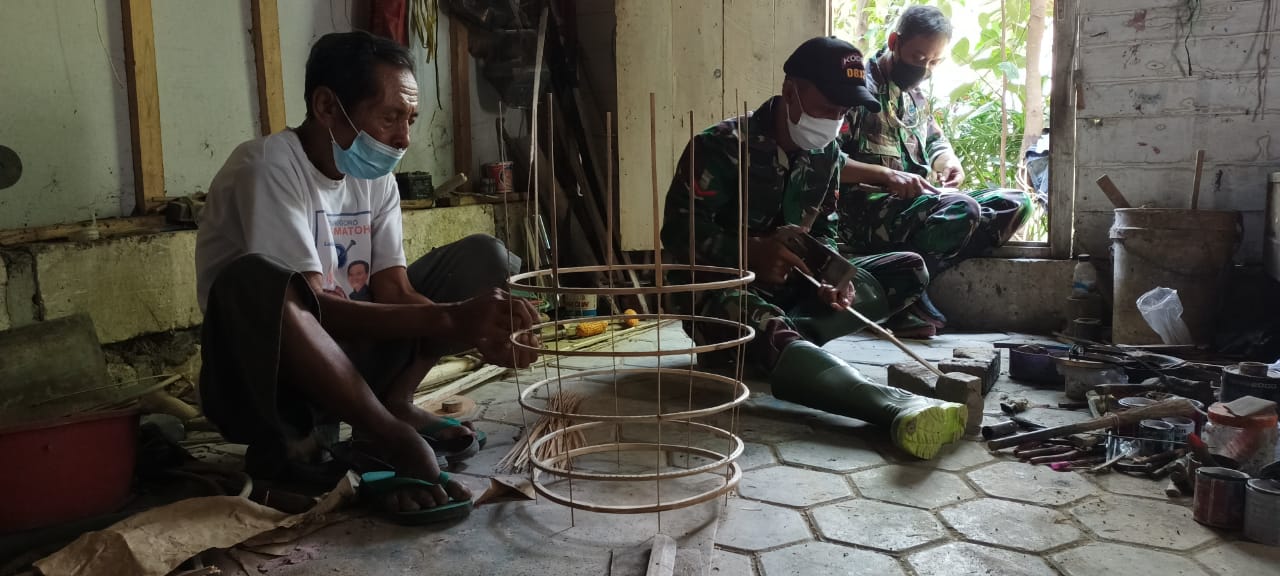 Ada Saja Yang Dipelajari Satgas TMMD Kodim Bojonegoro Dari Warga