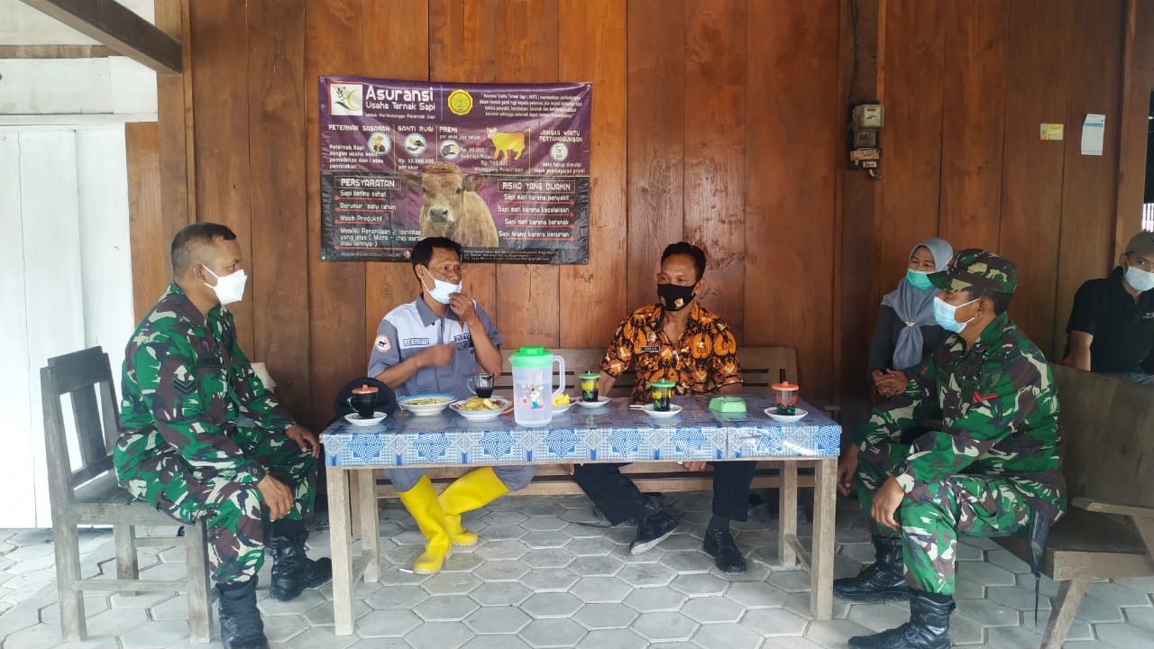 Satgas Bersama Dinas Peternakan Bojonegoro Berikan Sosialisasi Kesehatan Hewan