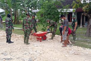 Tak Mau Kalah, Serka (K) Ayu Juga Terjun Langsung Dukung TMMD Kodim Bojonegoro