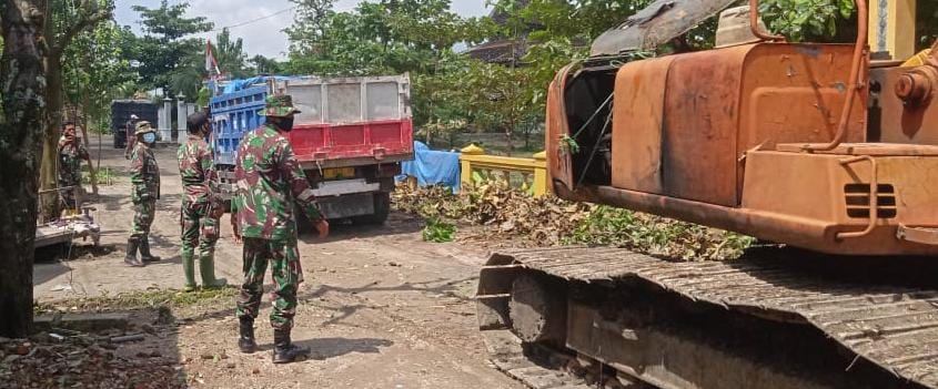 Begini Proses Pemadatan Hingga Pengaspalan Jalan Program TMMD Kodim Bojonegoro